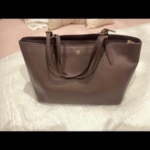 Like New Tory Burch Robinson Tote